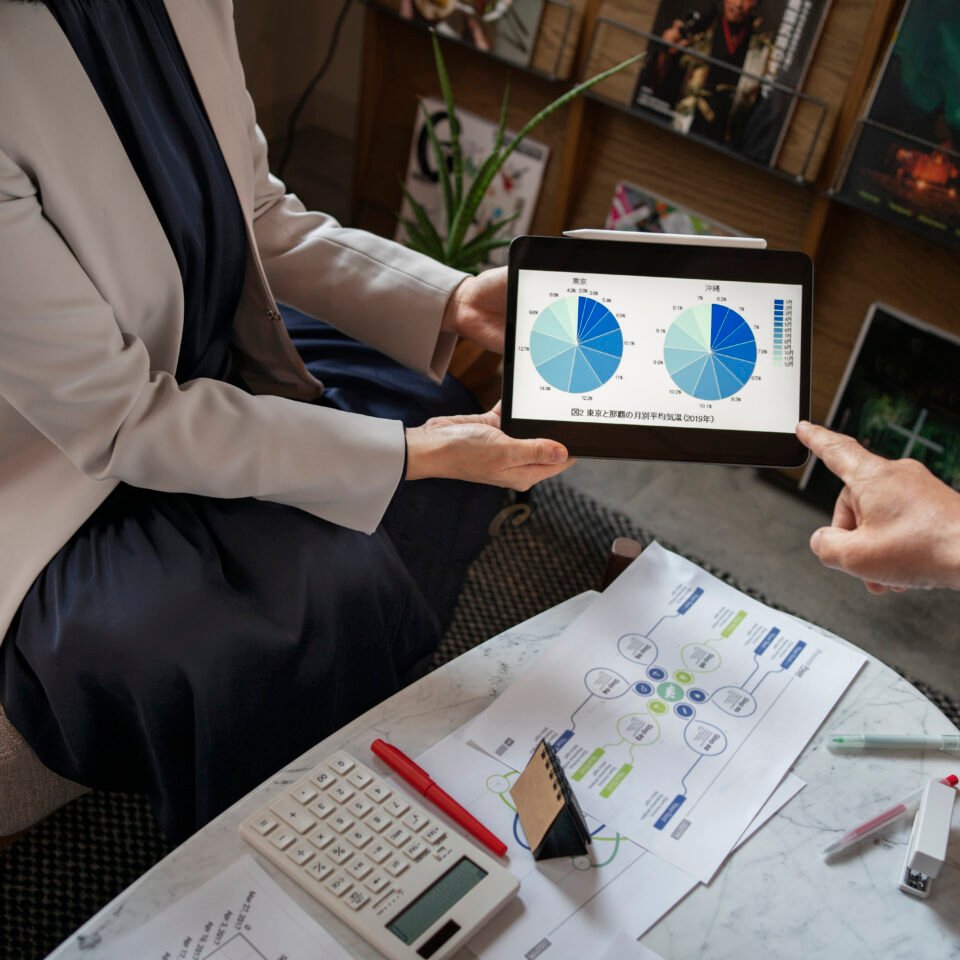 business-people-working-with-ipad-high-angle (1)